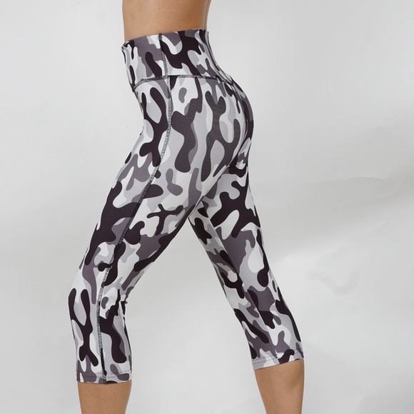 Code Fit Pants - Camouflage Yoga leggings capri V shap back